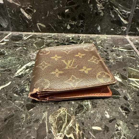 Authentic Louis Vuitton Bi-Fold - Picture 12 of 17